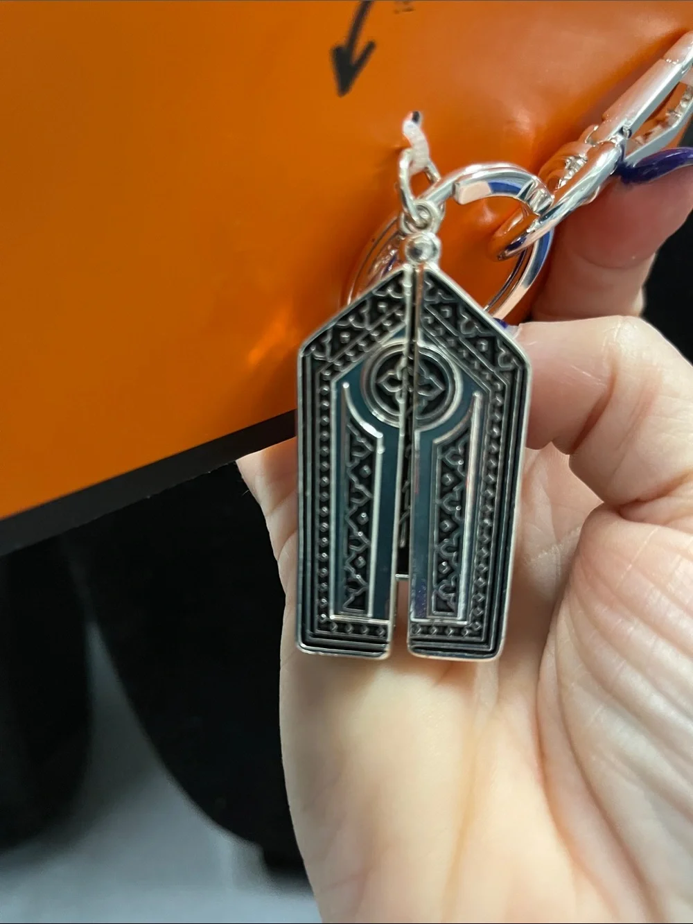 New Silver Decorative Handbag Charm Keychain - Silver Tone Split Coffin